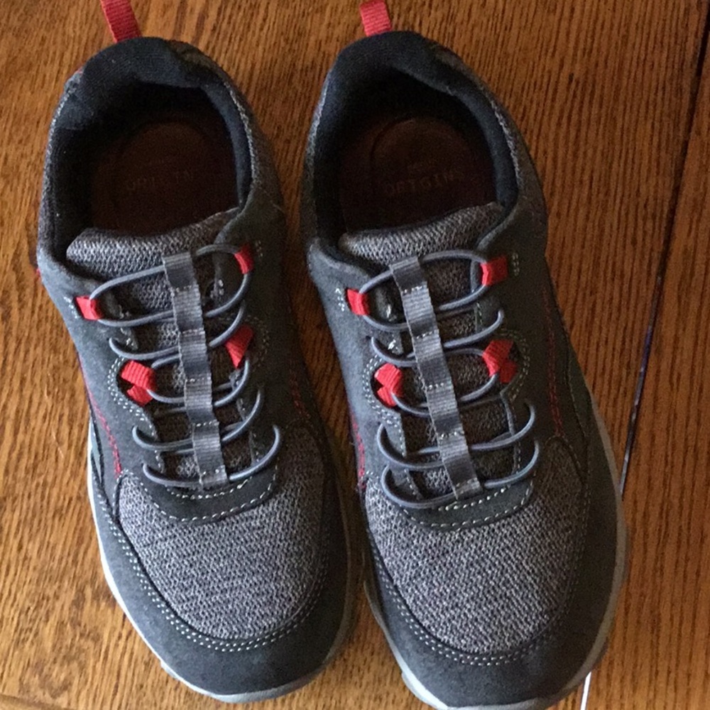 Women’s size 9 Earth Origins Tierney charcoal suede & mesh trail sneakers